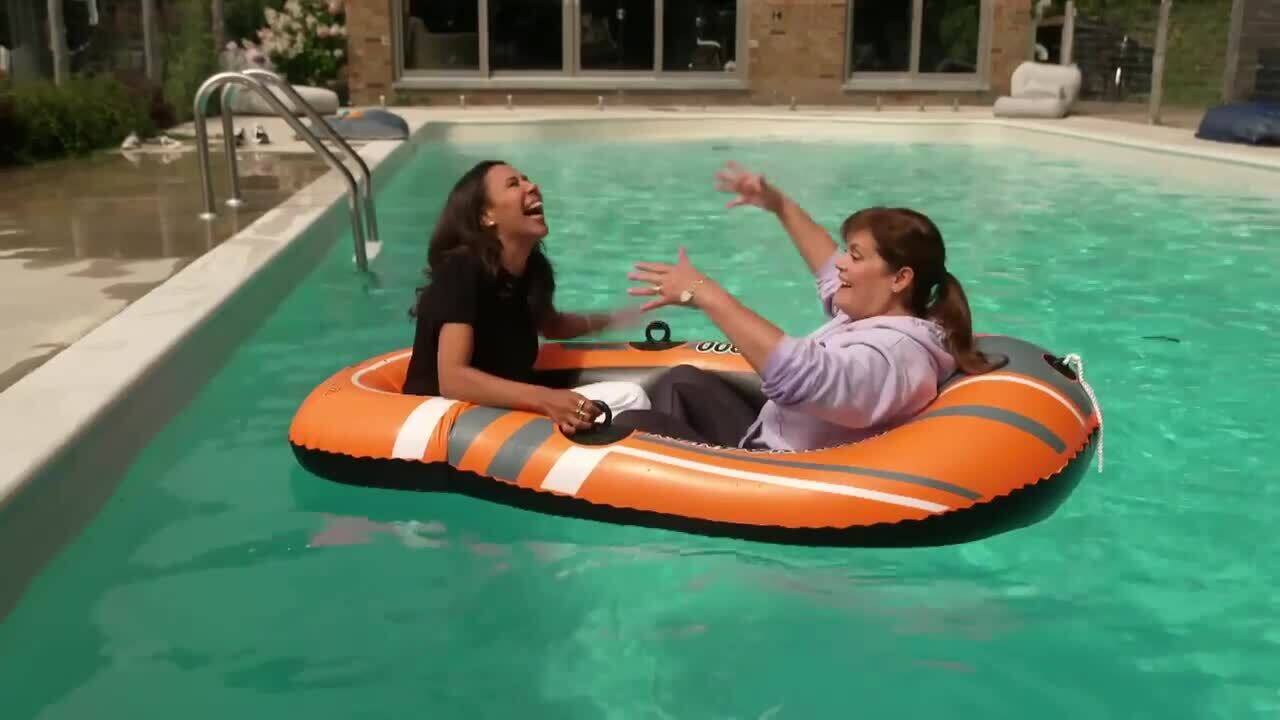 Isabelle Racicot dans la piscine de Patricia Paquin