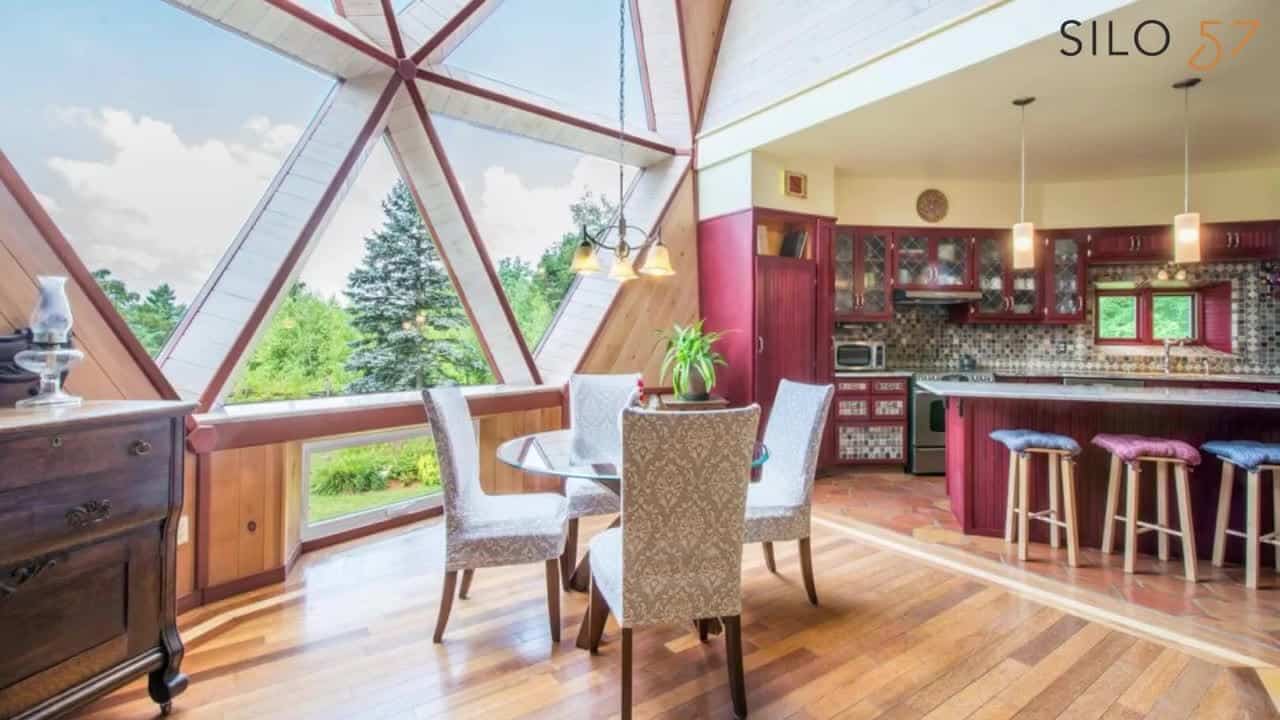 Une maison unique en forme de dôme à vendre à Coockshire-Eaton pour 549 000$