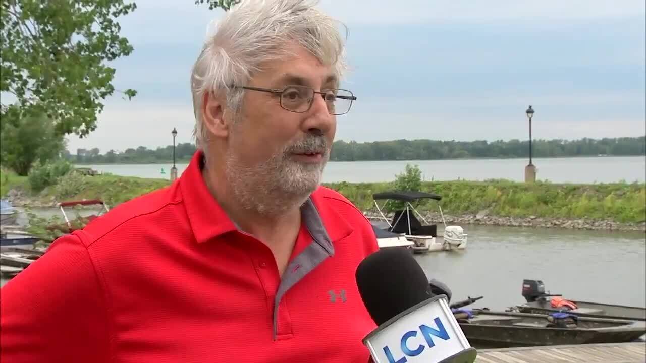 Un rassemblement réunit des centaines de bateaux entrevue avec Michel