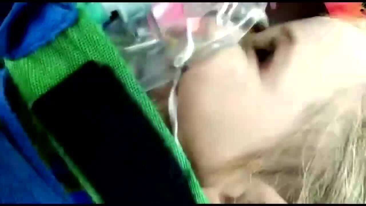 Une fillette secourue des décombres 91 heures après le séisme d'Izmir: images