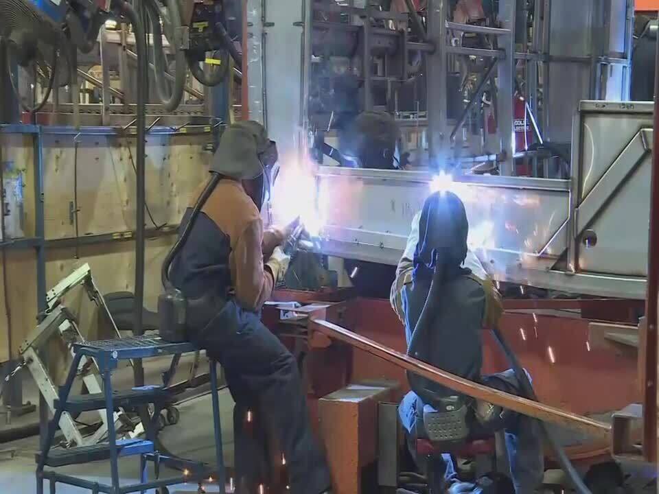 Nova Bus agrandit son usine de SaintFrançoisduLac reportage en