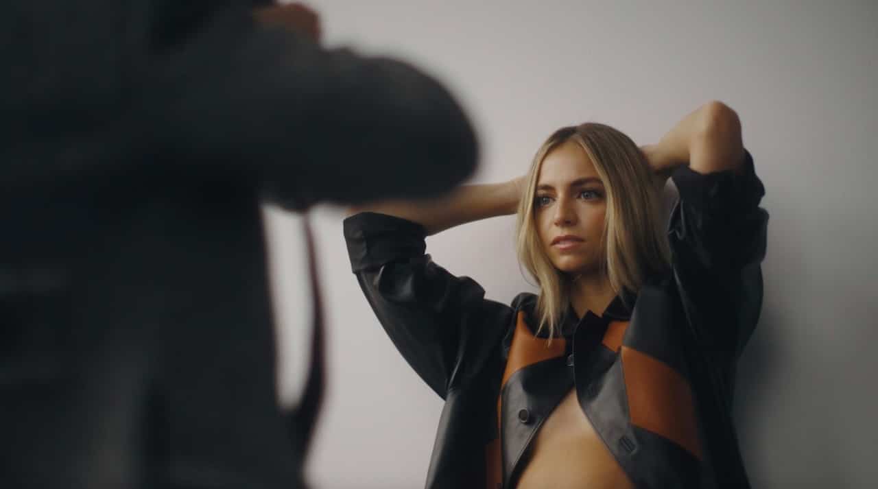 Behind the scene: Ludivine Reding pose pour Clin d'oeil