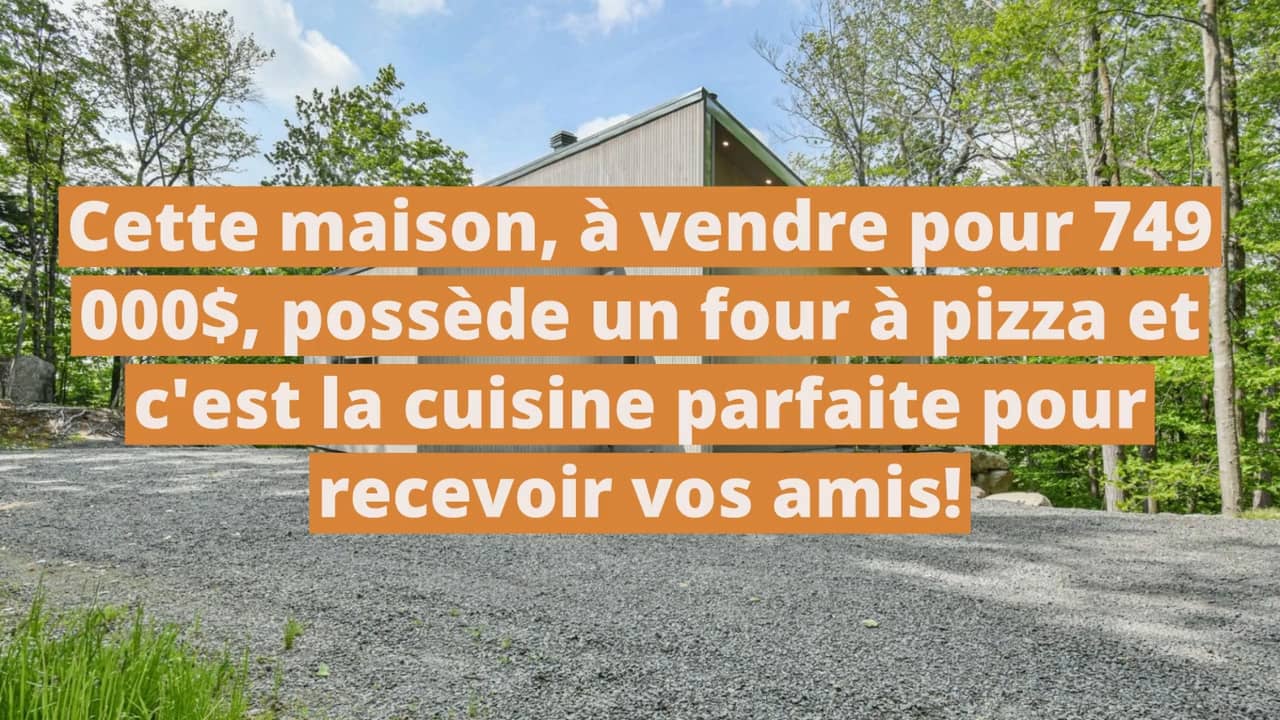 Cette maison, à vendre pour 749 000$, possède un four à pizza italien et c'est la cuisine parfaite pour recevoir vos amis