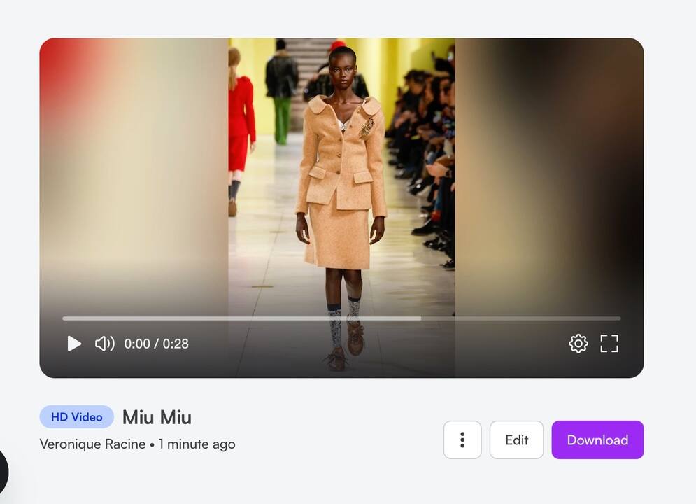 Cet horrible soutien-gorge vole la vedette au défilé Miu Miu