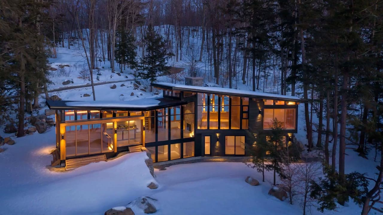 «I'm coming to the cottage»: voici le fameux chalet de Shane Hollander dans Heated Rivalry