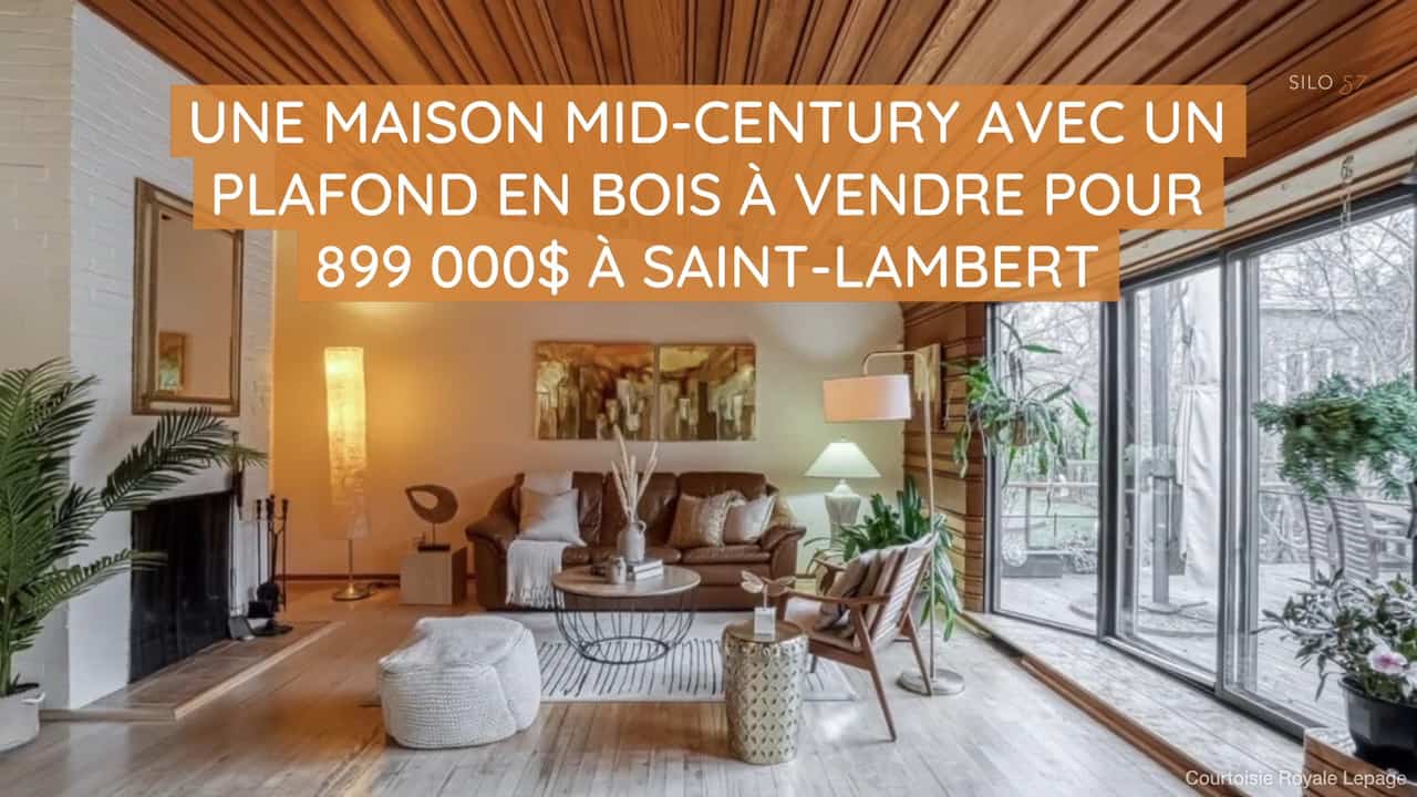 Une maison mid-century avec un plafond en bois à vendre pour 899 000$ à Saint-Lambert
