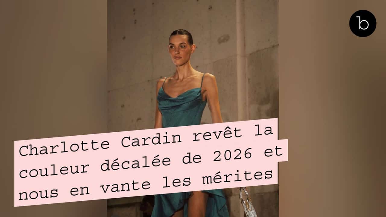 Charlotte Cardin revêt la couleur décalée de 2026 et nous en vante les mérites