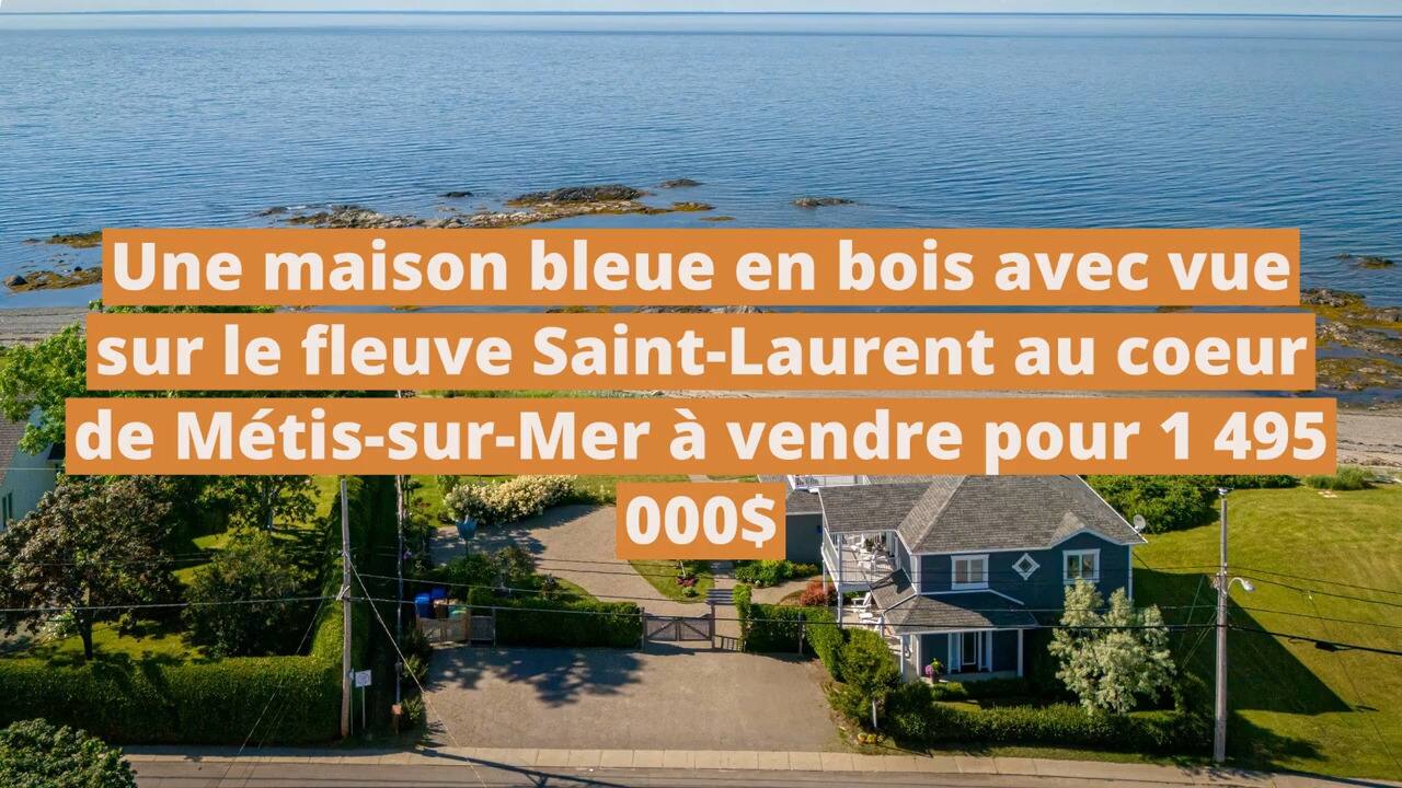 Une maison bleue en bois avec vue sur le fleuve Saint-Laurent au cœur de Métis-sur-Mer à vendre pour 1 495 000$