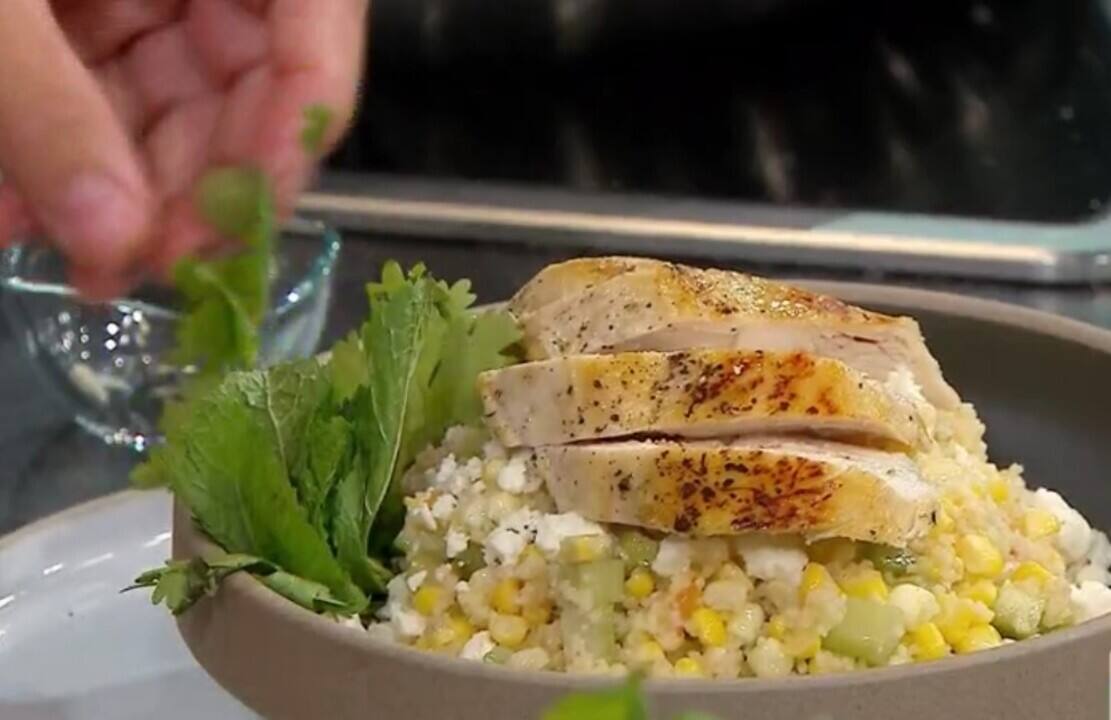 Taboulé de maïs et poulet grillé, feta et lime