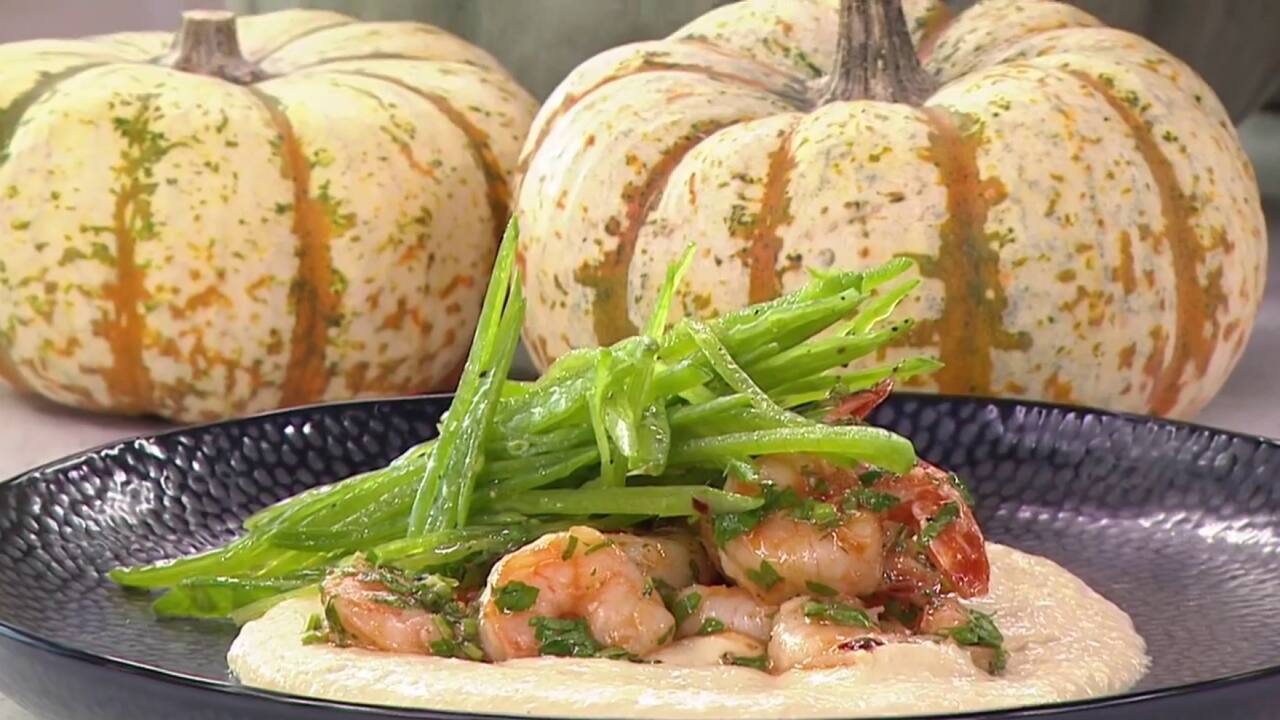 CREVETTES AUX ÉPICES, HUMUS MAISON ET SALADE DE POIS MANGE-TOUT
