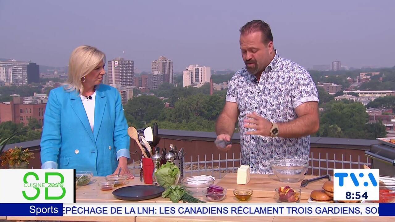 Burger d'halloumi et pêches grillées