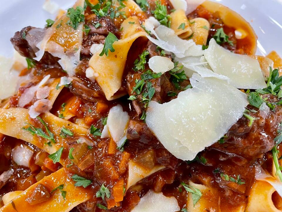 Ragù de bœuf vénitien sur pappardelles aux œufs