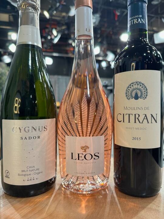 Des bouteilles de célébrations pour saluer la vente du Million Tanguay ! 