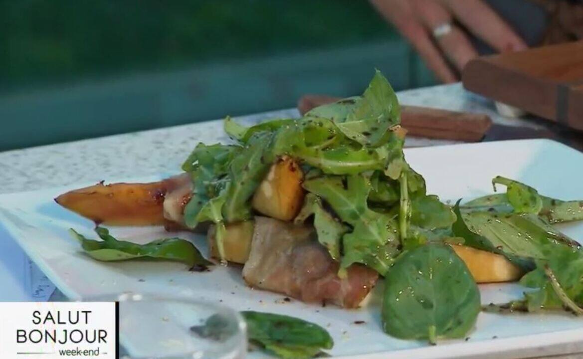 Cantaloup grillé au créma de balsamique et mozzarella fondante en croûte de prosciutto 