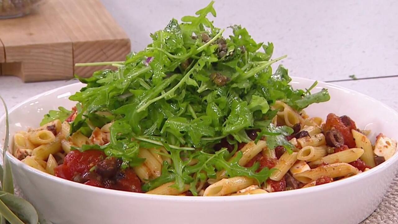 Pâtes à la pizzaïola, tombée de roquette