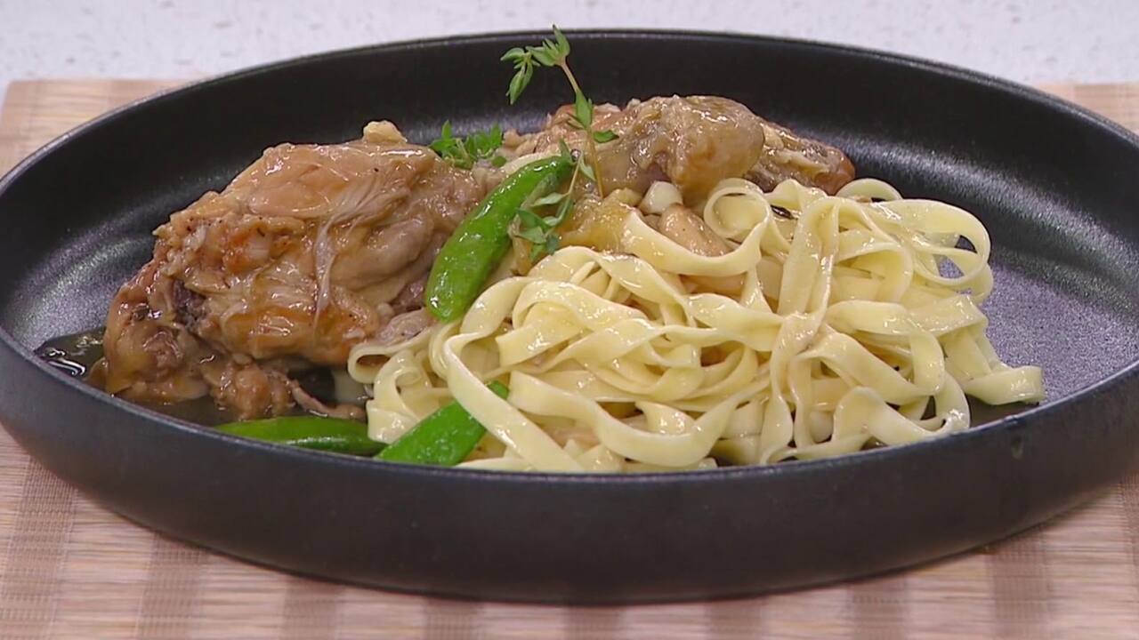 Cuisses de volaille braisées au miel, au thym et à l'orange