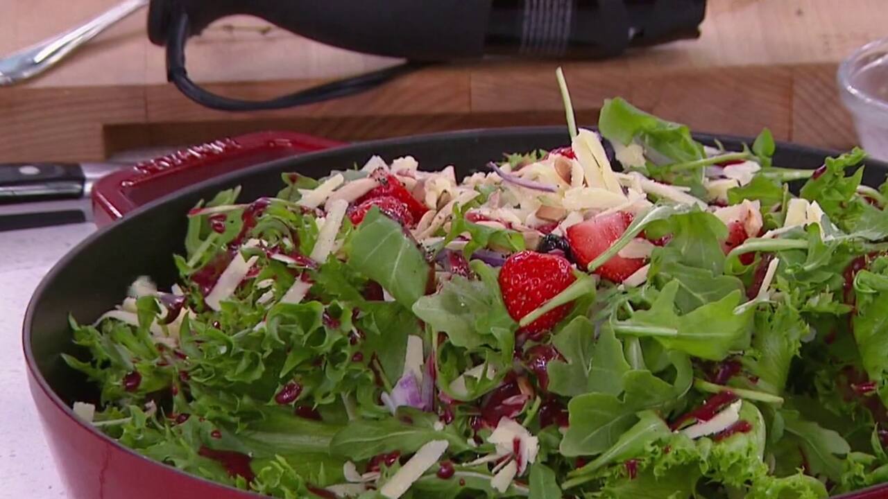 Frisée croquante à la camerises, vinaigrette fruitée au tamar