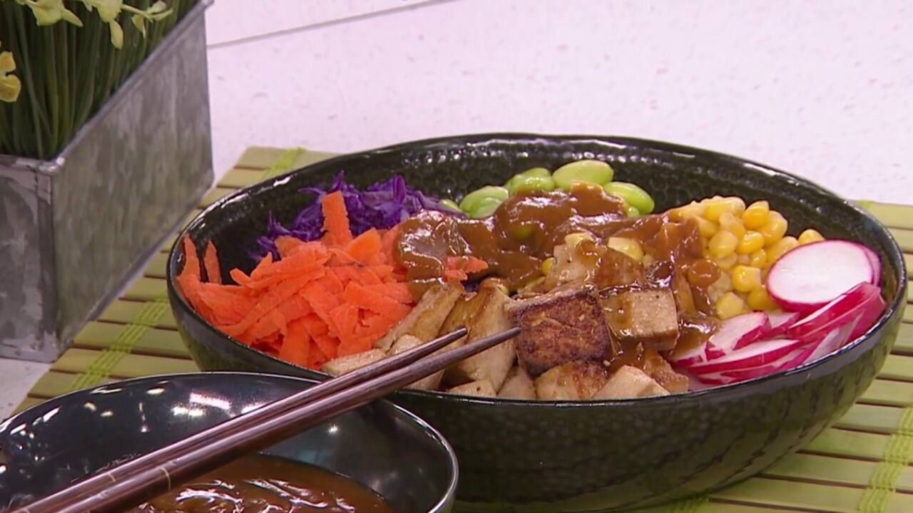 POKÉ DE TOFU SAUCE AUX ARACHIDES