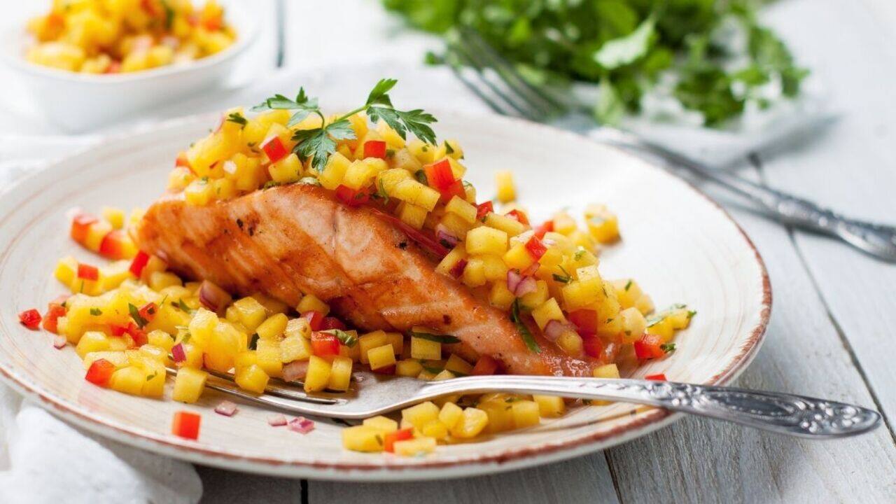 recette - saumon cajun salsa mangue et fraises