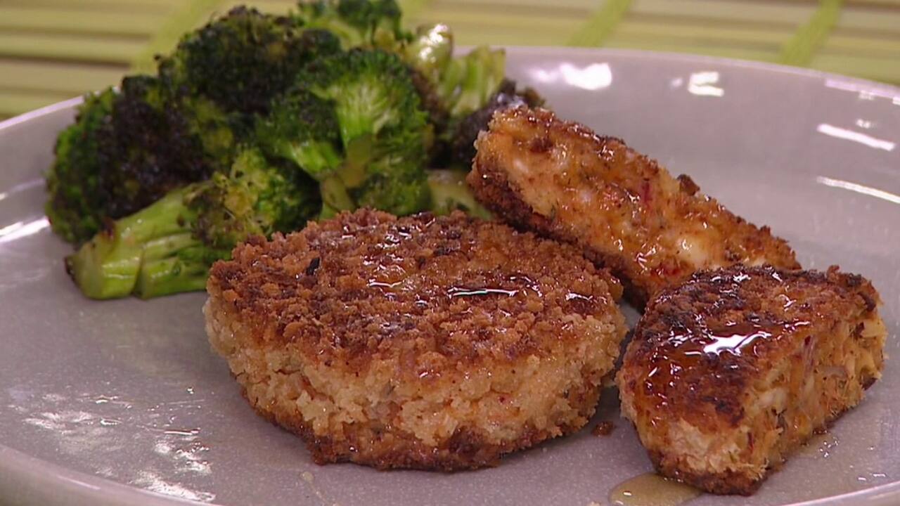 Croquettes de morue, poivrons rôtis et ail