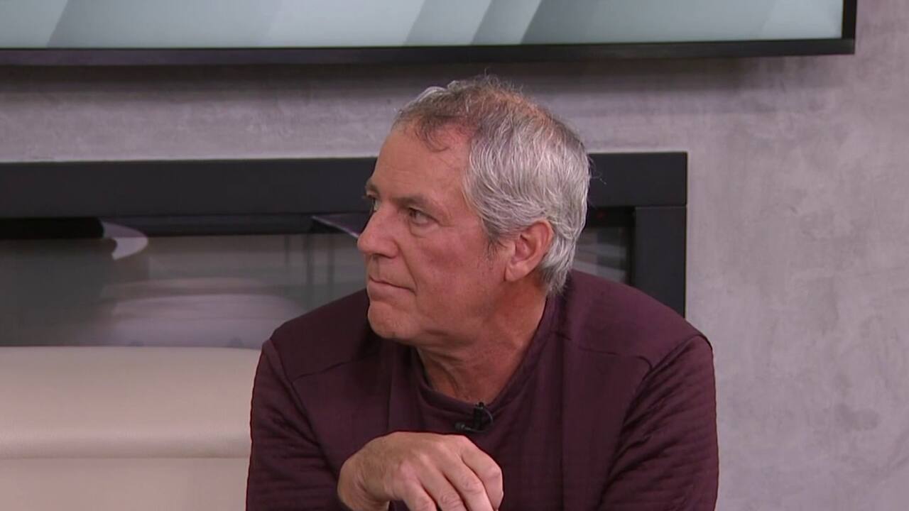 Bûches et lignes sur le trottoir