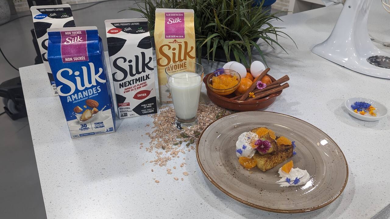 Pain doré au lait d'avoine, fouetté à l'érable et segments de clémentine