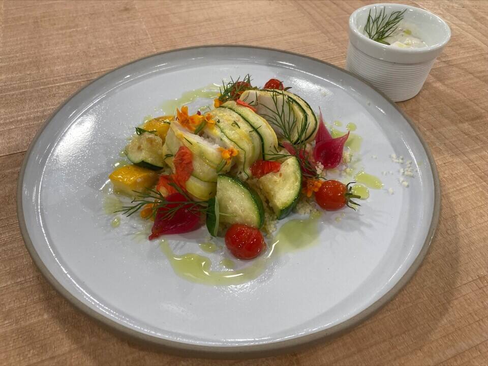 Filet d’aiglefin en peau de courgette et yaourt au citron et à l’aneth 