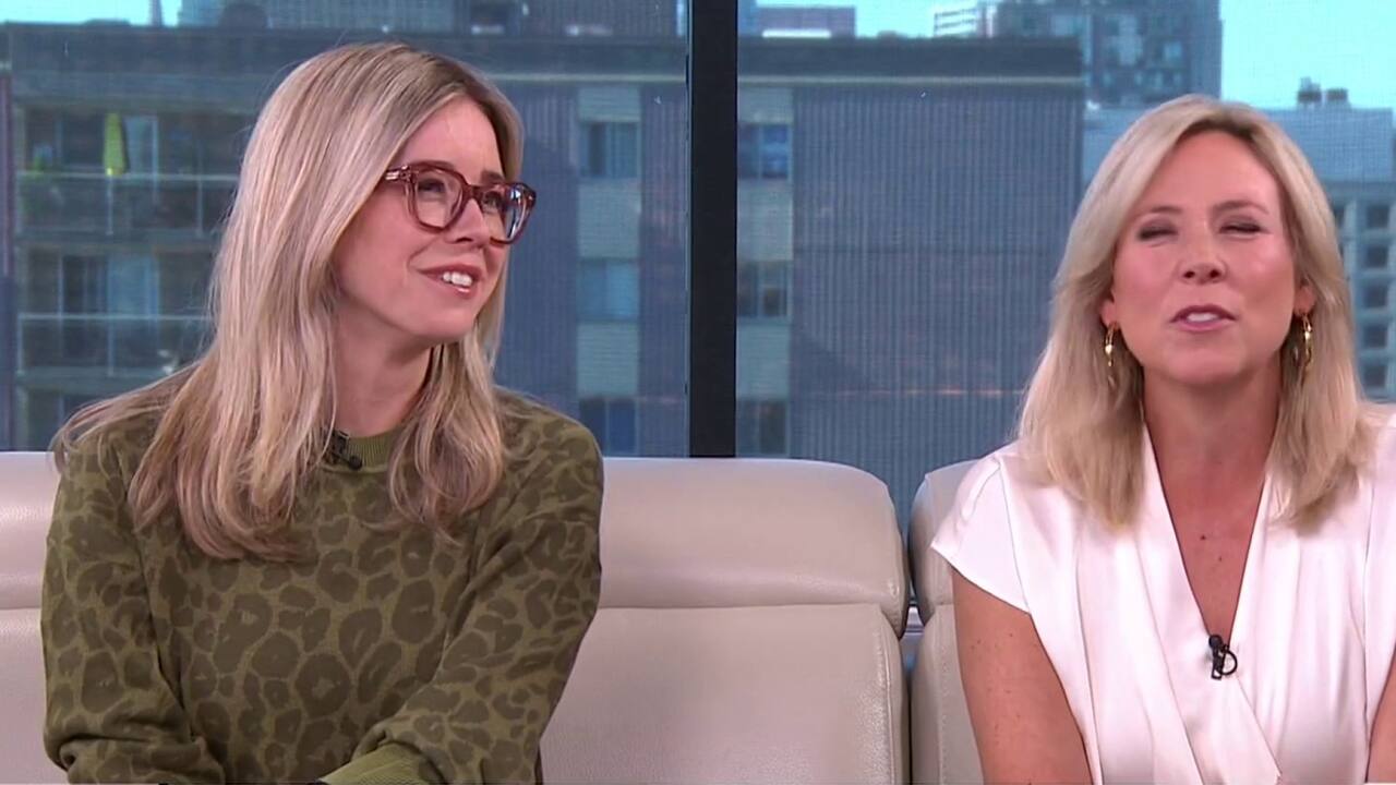 Ève-Marie et Sabrina partagent un moment privilégié au bord de l'eau