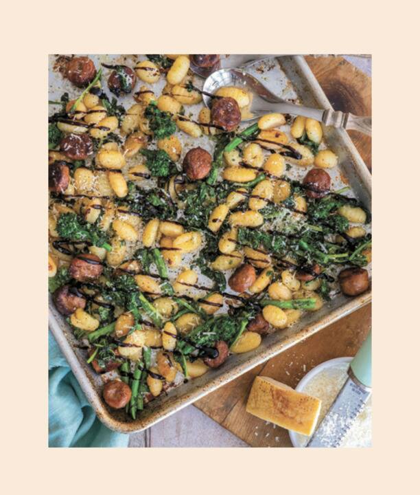 Gnocchis croustillants à la saucisse, aux rapinis et au pecorino romano