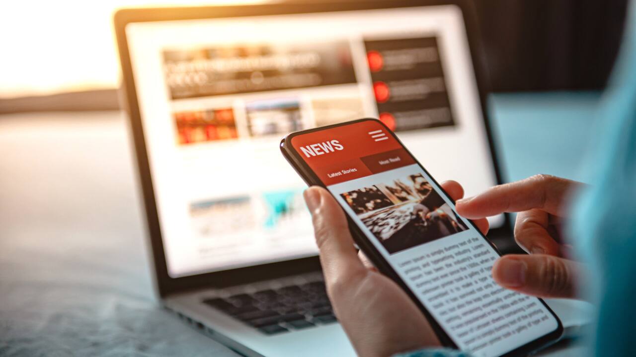 Comment suivre l'actualité en protégeant sa santé mentale ?