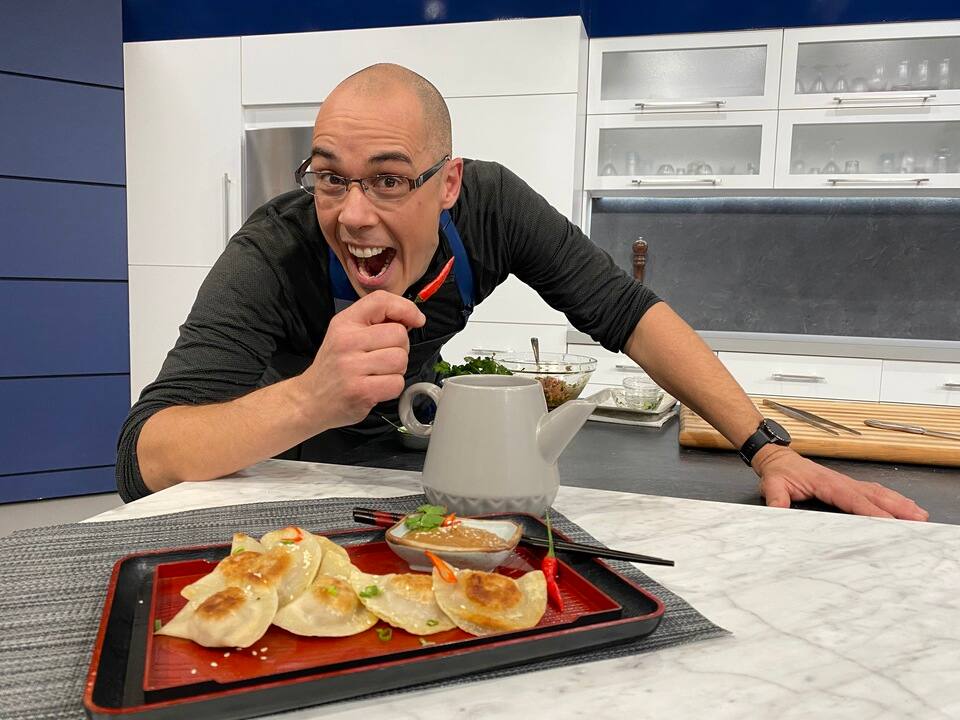 Dumplings maison au porc et à la coriandre, sauce à l’arachide au piment coréen