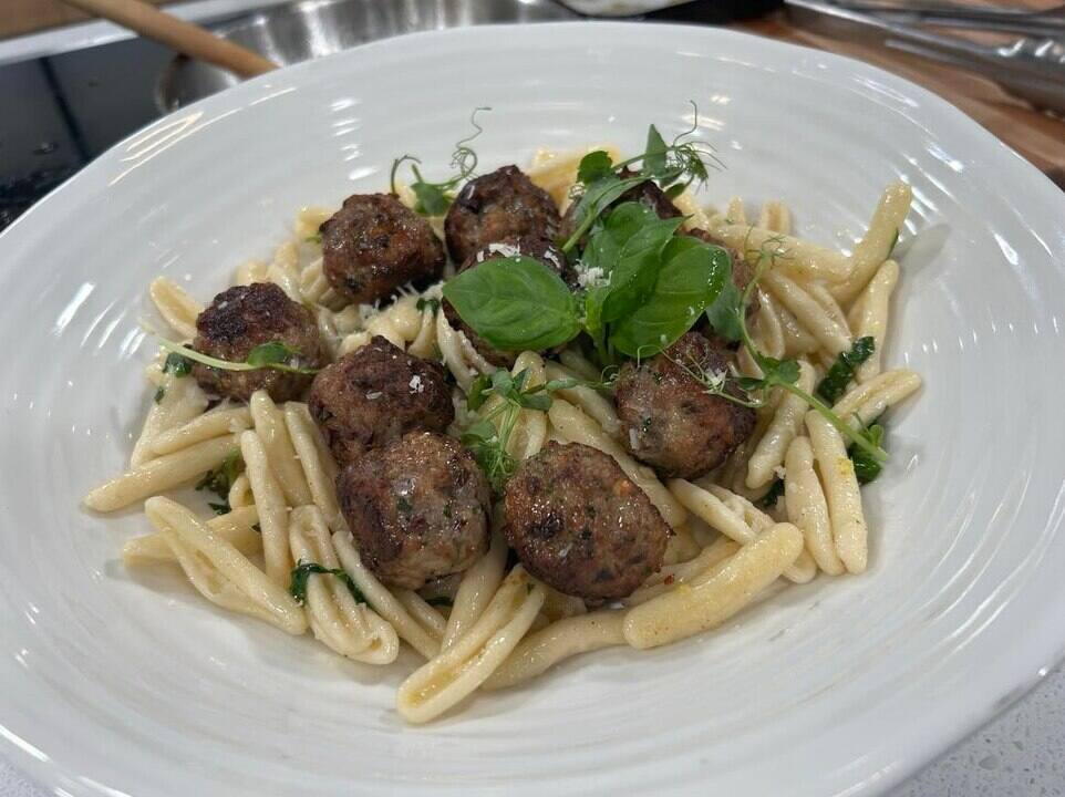 Polpettes de veau aux olives et basilic, cavatellis, citron et parmesan   