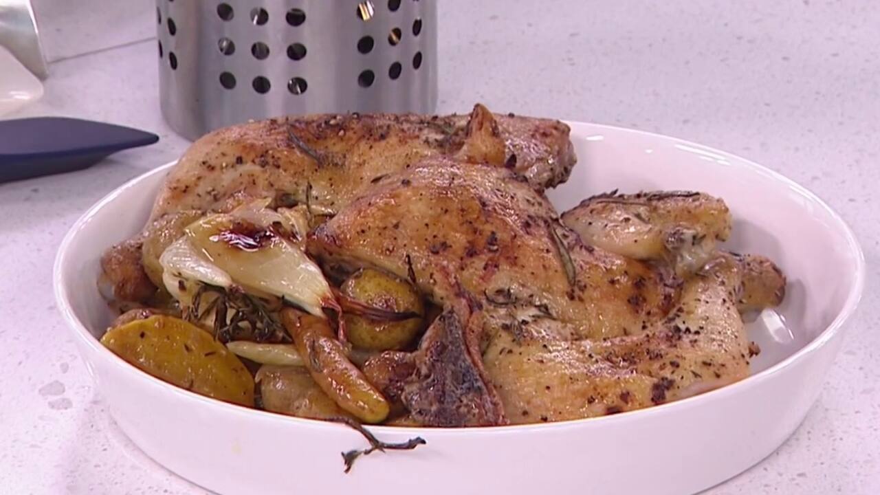 Cuisses de poulet et légumes d'automne rôtis