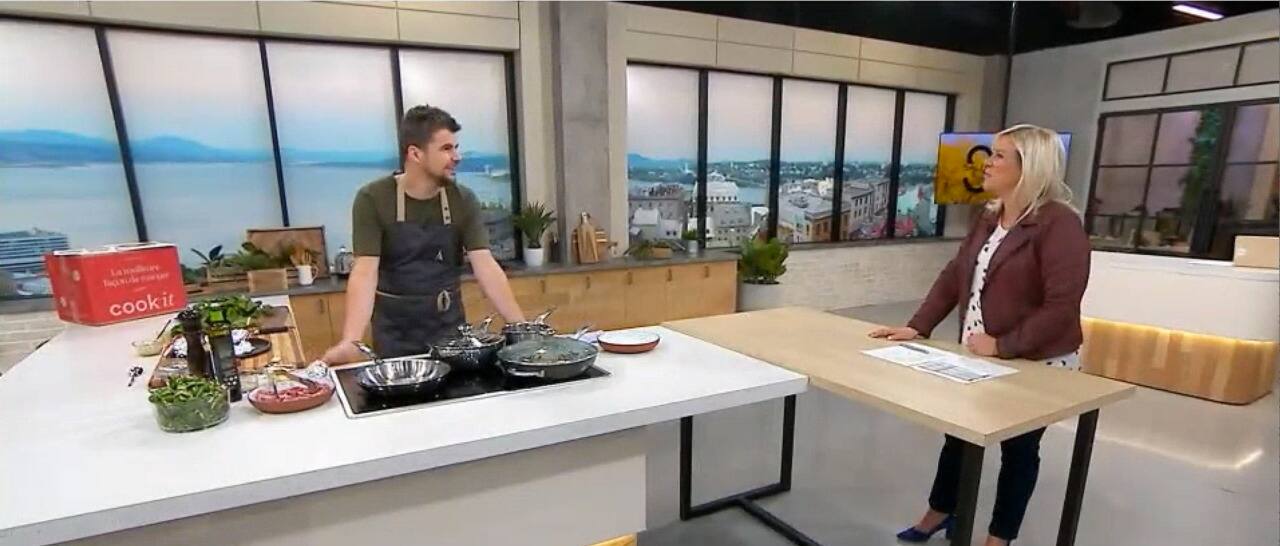 Côtelettes d’agneau du Québec à la moutarde et au thym, écrasé de pommes de terre au chanvre et bettes à carde glacées