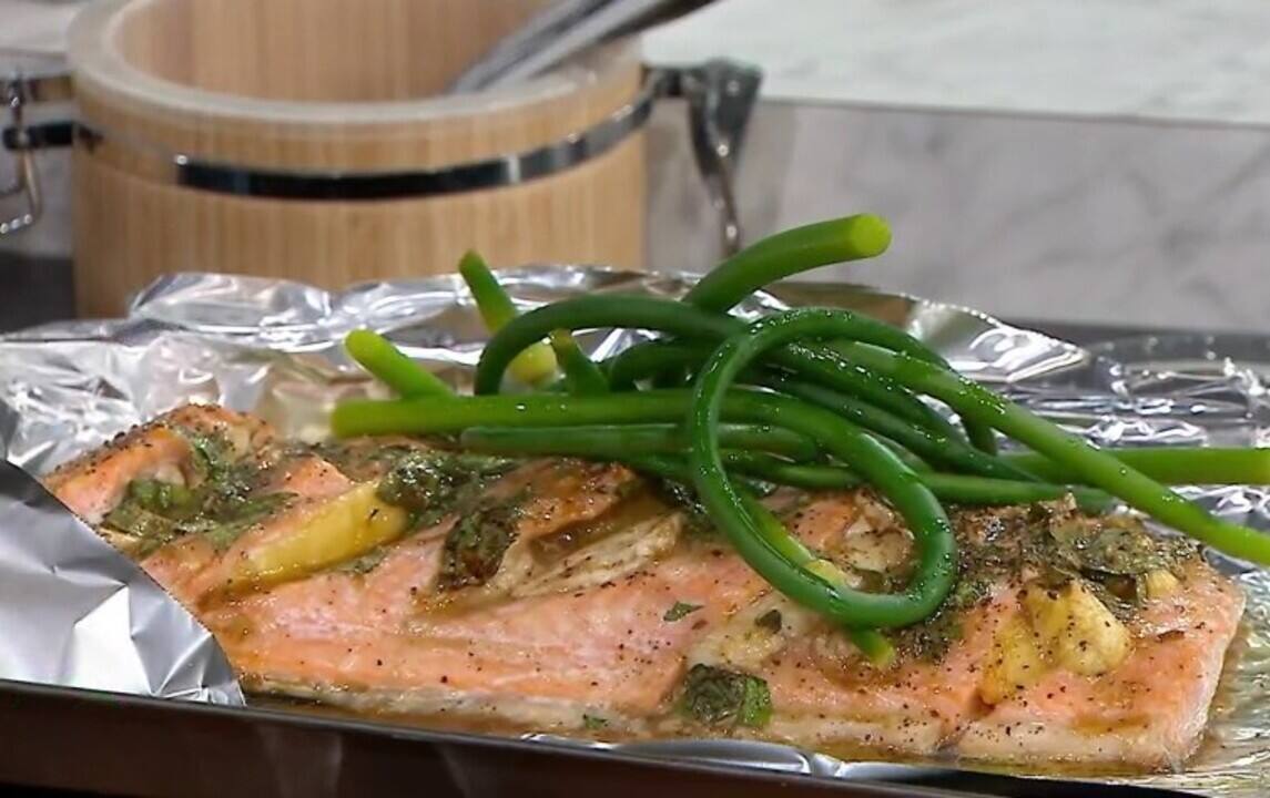 Filet de saumon à la pêche et à la mozzarella fraîche