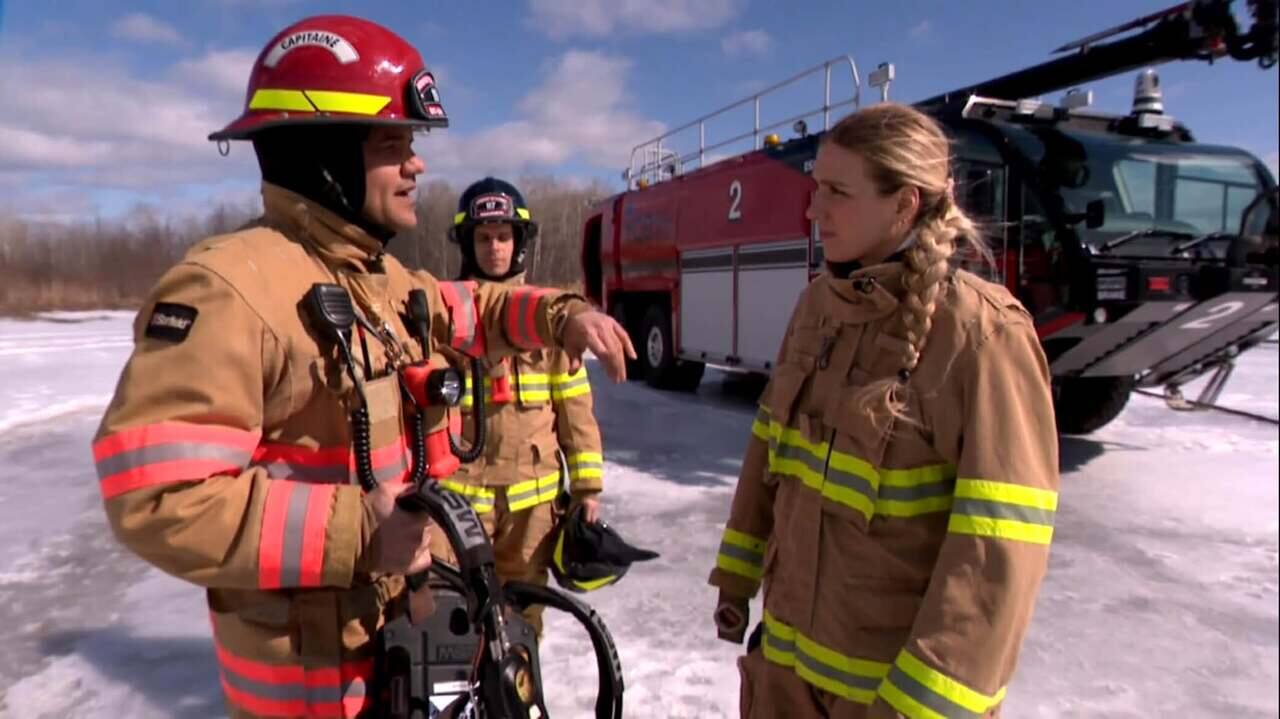 Virginie Gagnon se glisse dans la peau d'une pompière aéroportuaire.