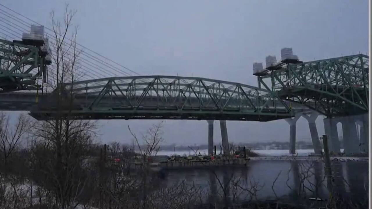 4000 pièces souvenir du pont Champlaint distribuées ce week-end