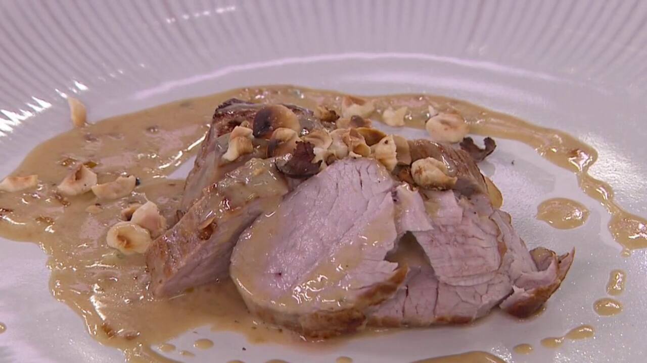 Mignons de porc au fromage bleu, au Porto et aux noisettes rôties 