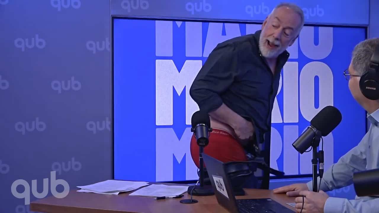 «JE ME CONVERTIS!»: Benoit Dutrizac baisse ses pantalons EN DIRECT ...